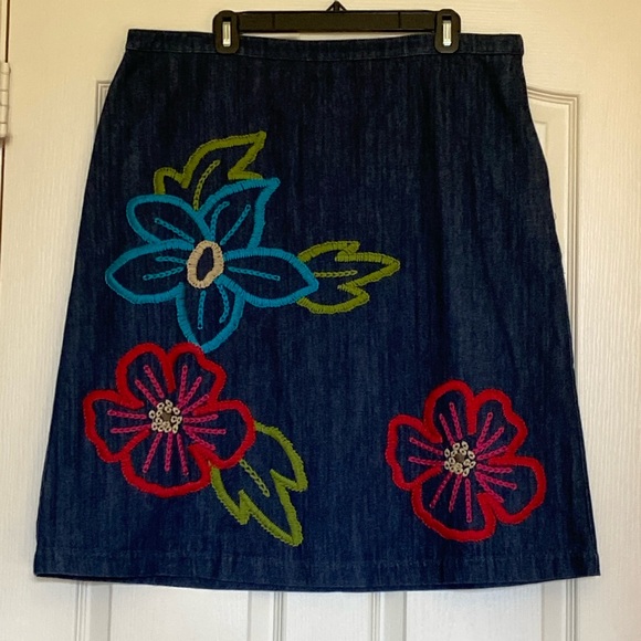 Boden Dresses & Skirts - Boden women’s denim heavy appliqué SKIRT 14 16L worn once